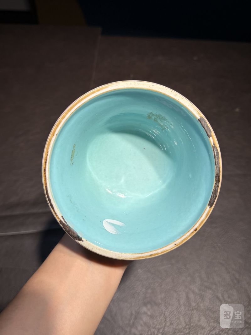 清乾隆 黄地洋彩缠枝莲托八宝纹花觚 - 图20
